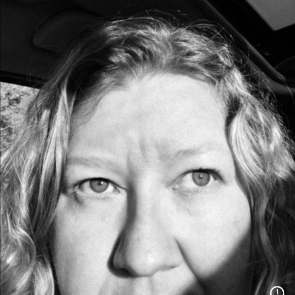 Meet your Posher, Lisa - Picture 2 of 2